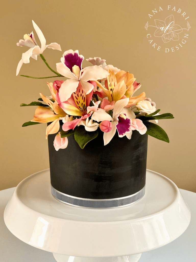 Bolo Black com Orquideas