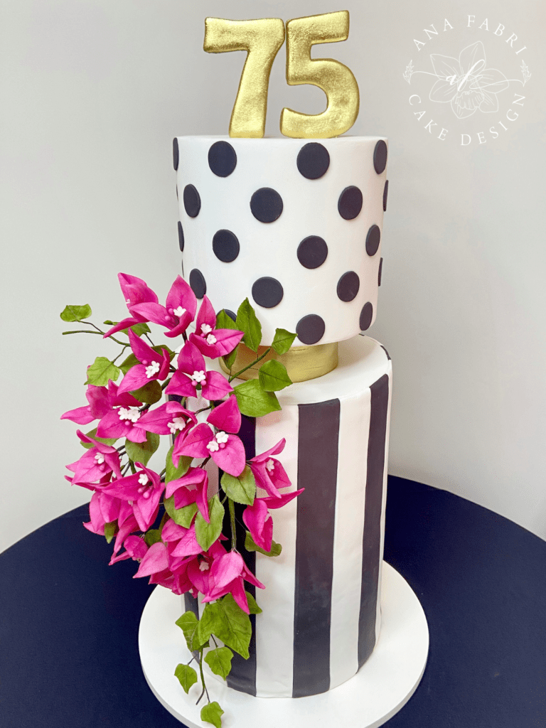 Bolo Branco e Azul com Primavera