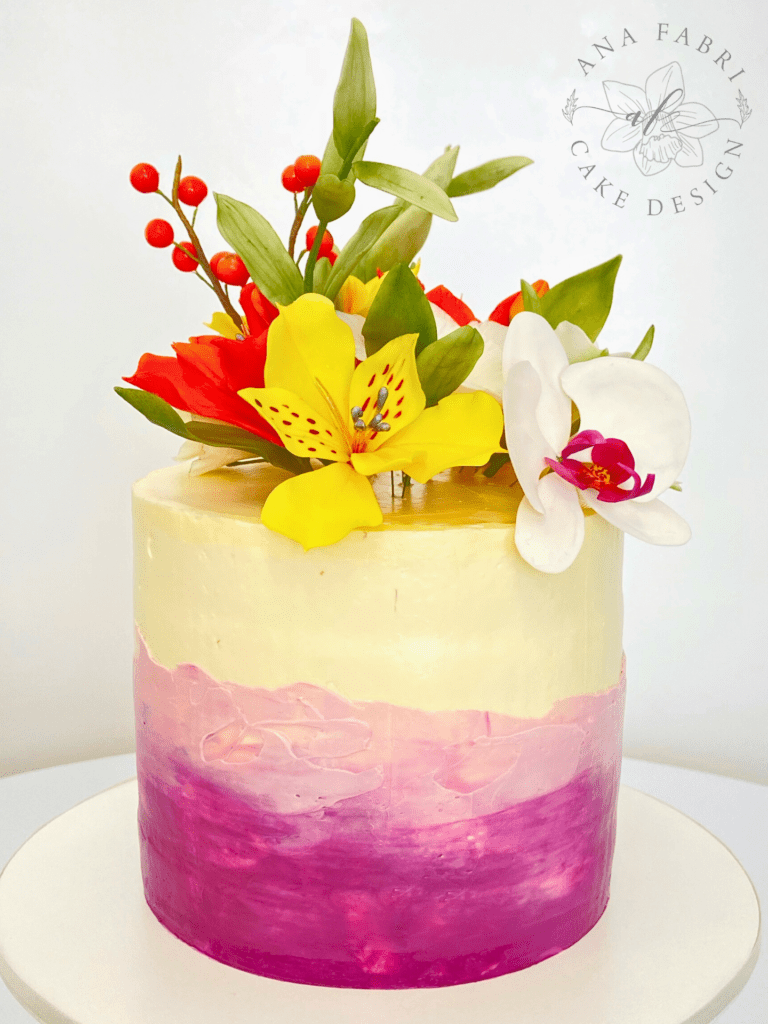 Bolo Buttercream Branco e Pink com Astromelias e Orquideas