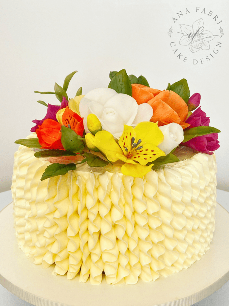 Bolo Buttercream Texturizado com Astromelias e Orquideas